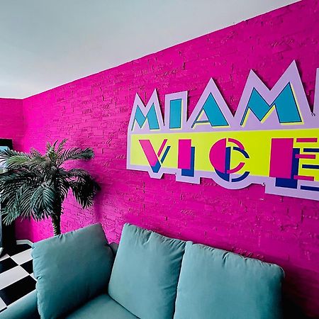 Capsule Miami Vice - Jacuzzi - Billard - Ecran Cinema & Netflix - Ping-Pong - Nintendo & Jeux- Liévin Zewnętrze zdjęcie