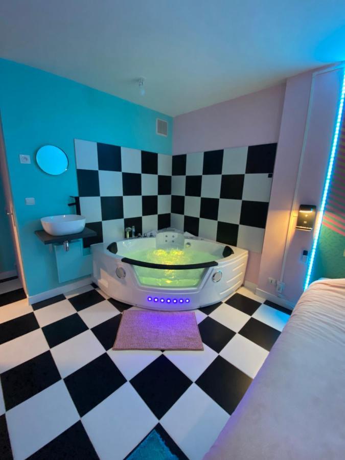Capsule Miami Vice - Jacuzzi - Billard - Ecran Cinema & Netflix - Ping-Pong - Nintendo & Jeux- Liévin Zewnętrze zdjęcie