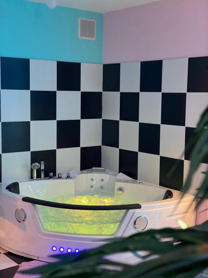 Capsule Miami Vice - Jacuzzi - Billard - Ecran Cinema & Netflix - Ping-Pong - Nintendo & Jeux- Liévin Zewnętrze zdjęcie