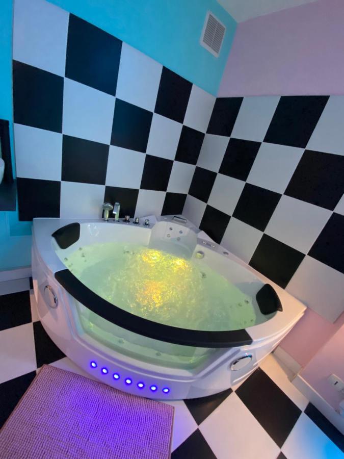 Capsule Miami Vice - Jacuzzi - Billard - Ecran Cinema & Netflix - Ping-Pong - Nintendo & Jeux- Liévin Zewnętrze zdjęcie