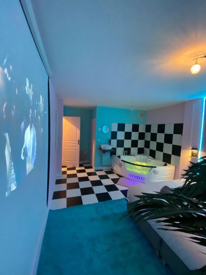 Capsule Miami Vice - Jacuzzi - Billard - Ecran Cinema & Netflix - Ping-Pong - Nintendo & Jeux- Liévin Zewnętrze zdjęcie