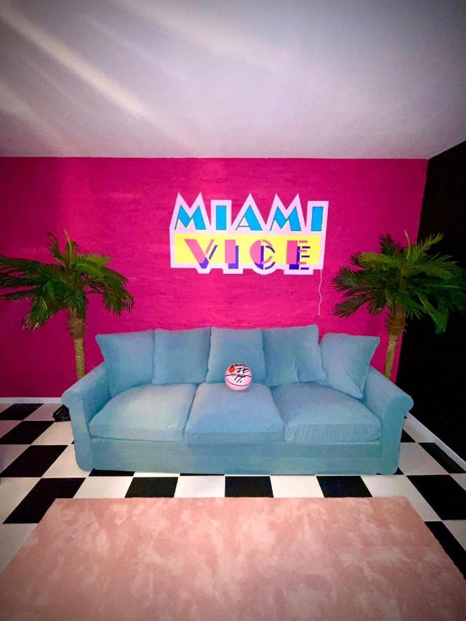 Capsule Miami Vice - Jacuzzi - Billard - Ecran Cinema & Netflix - Ping-Pong - Nintendo & Jeux- Liévin Zewnętrze zdjęcie