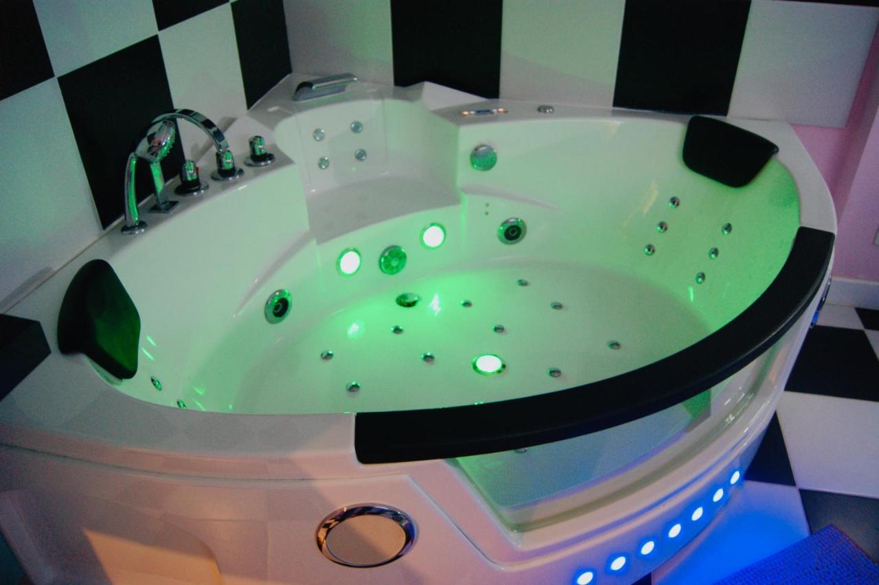 Capsule Miami Vice - Jacuzzi - Billard - Ecran Cinema & Netflix - Ping-Pong - Nintendo & Jeux- Liévin Zewnętrze zdjęcie