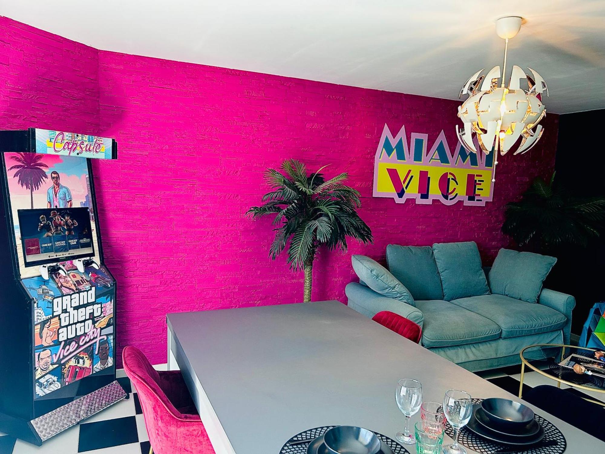 Capsule Miami Vice - Jacuzzi - Billard - Ecran Cinema & Netflix - Ping-Pong - Nintendo & Jeux- Liévin Zewnętrze zdjęcie