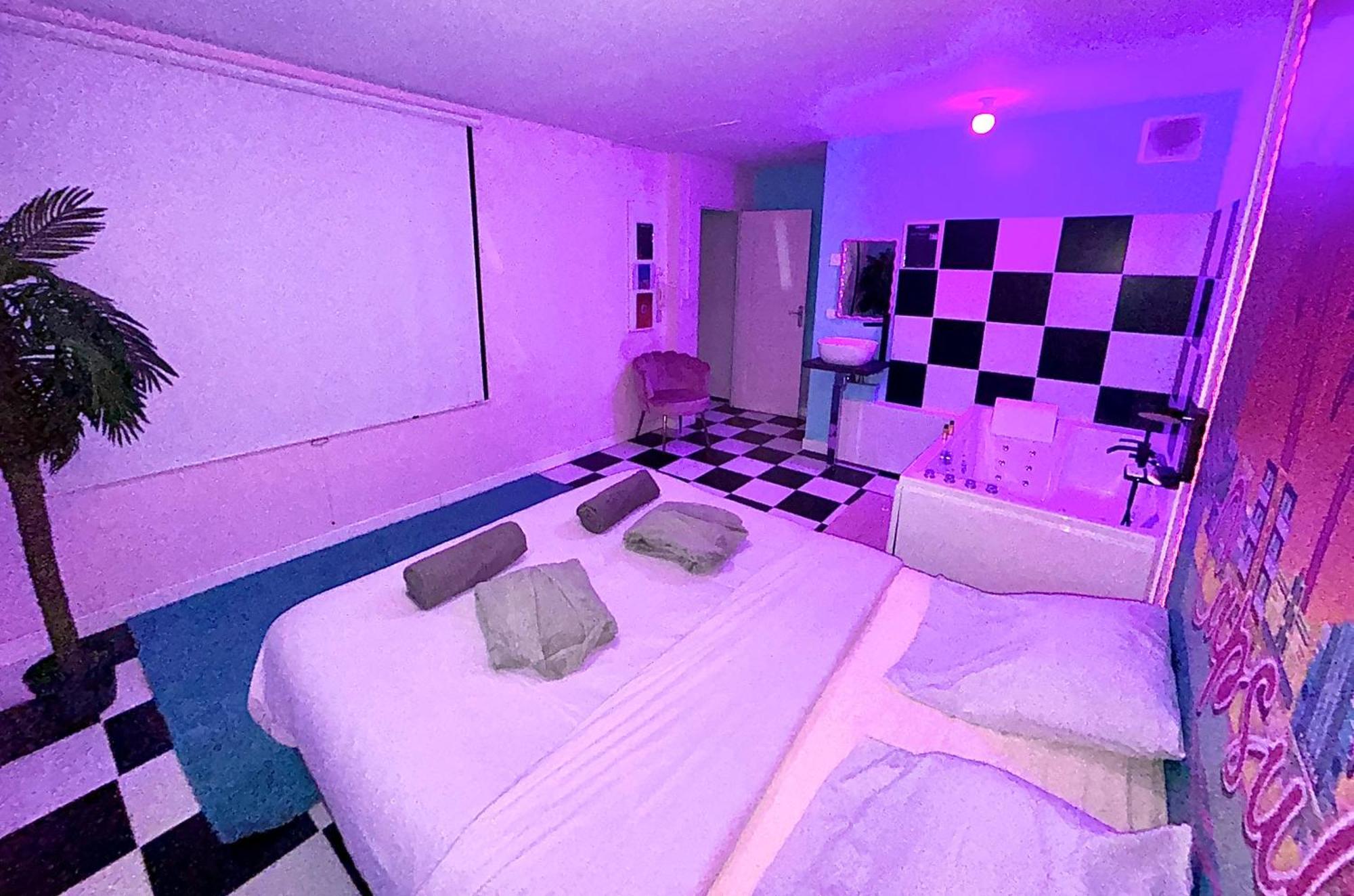 Capsule Miami Vice - Jacuzzi - Billard - Ecran Cinema & Netflix - Ping-Pong - Nintendo & Jeux- Liévin Zewnętrze zdjęcie