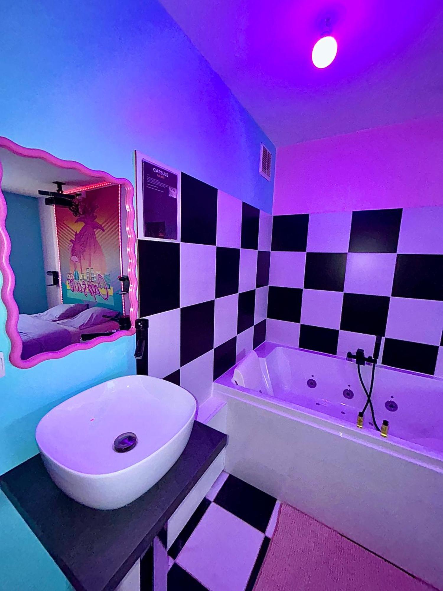 Capsule Miami Vice - Jacuzzi - Billard - Ecran Cinema & Netflix - Ping-Pong - Nintendo & Jeux- Liévin Zewnętrze zdjęcie